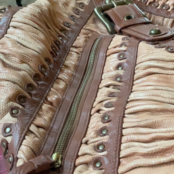 Isabella Fiore Tan Hobo Bag with Textured Leather - Picture 6 of 8